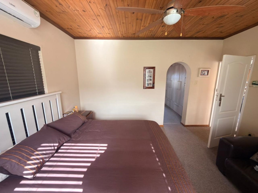 To Let 4 Bedroom Property for Rent in Langerug Western Cape